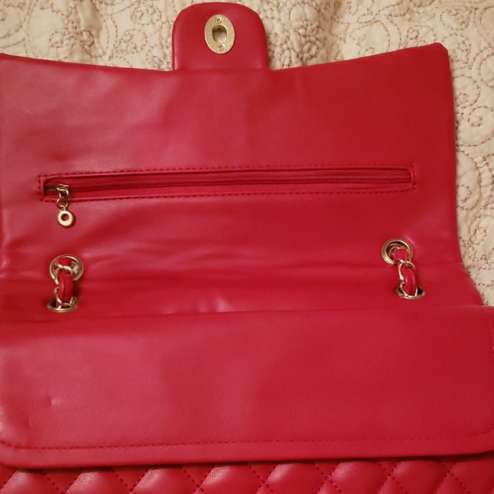 Red bag - Picture 5 of 6